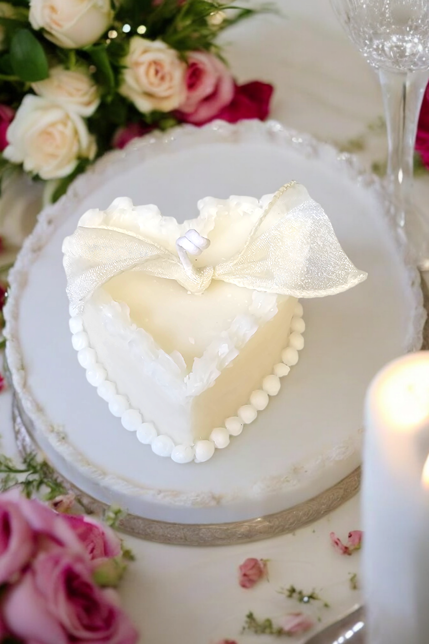 Buttercream Amour Candle in ivory – romantic vintage cake candle decor.