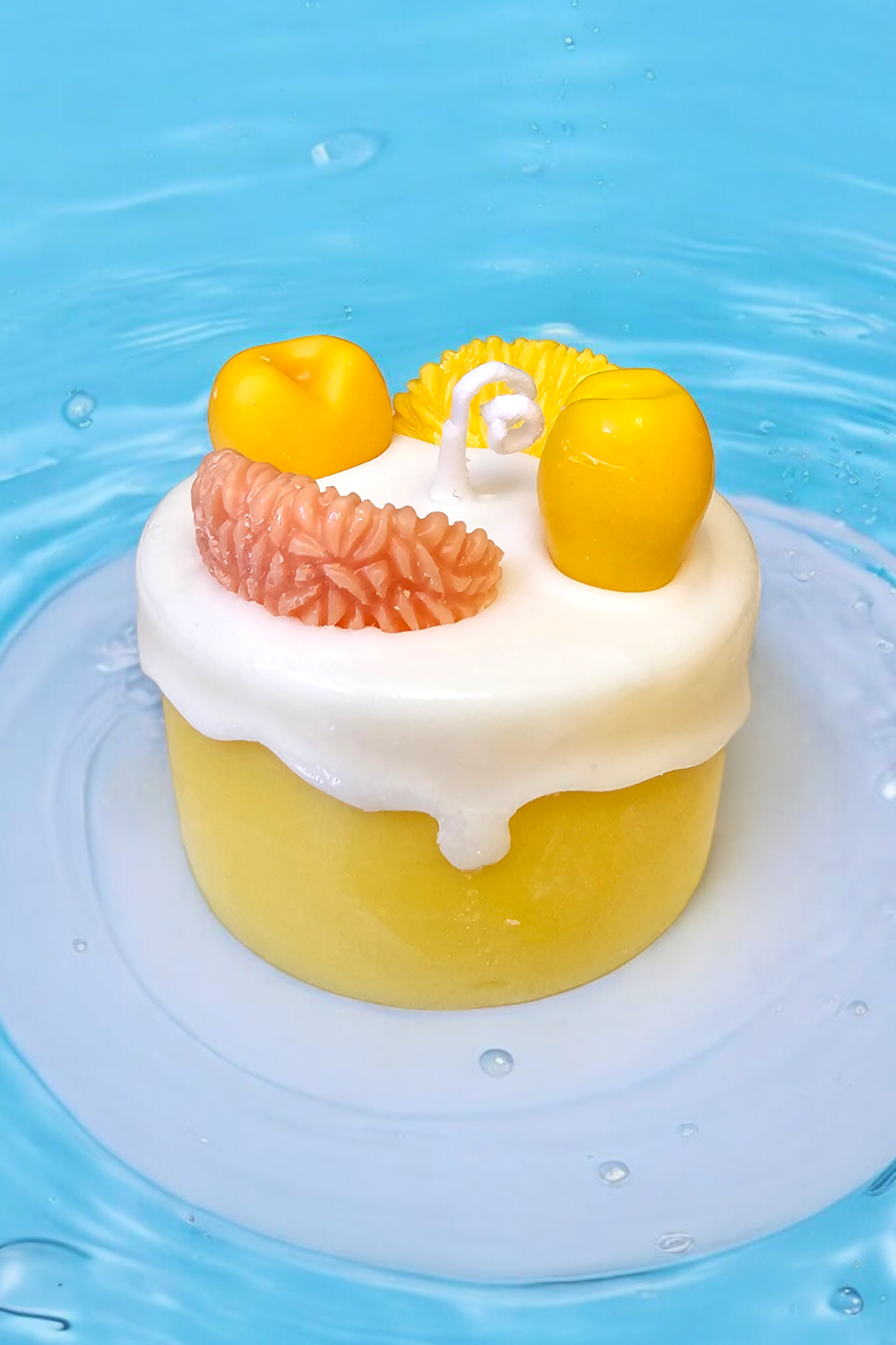 Closeup of Orange Creamsicle Delight Candle – creamy icing and mandarin slices.
