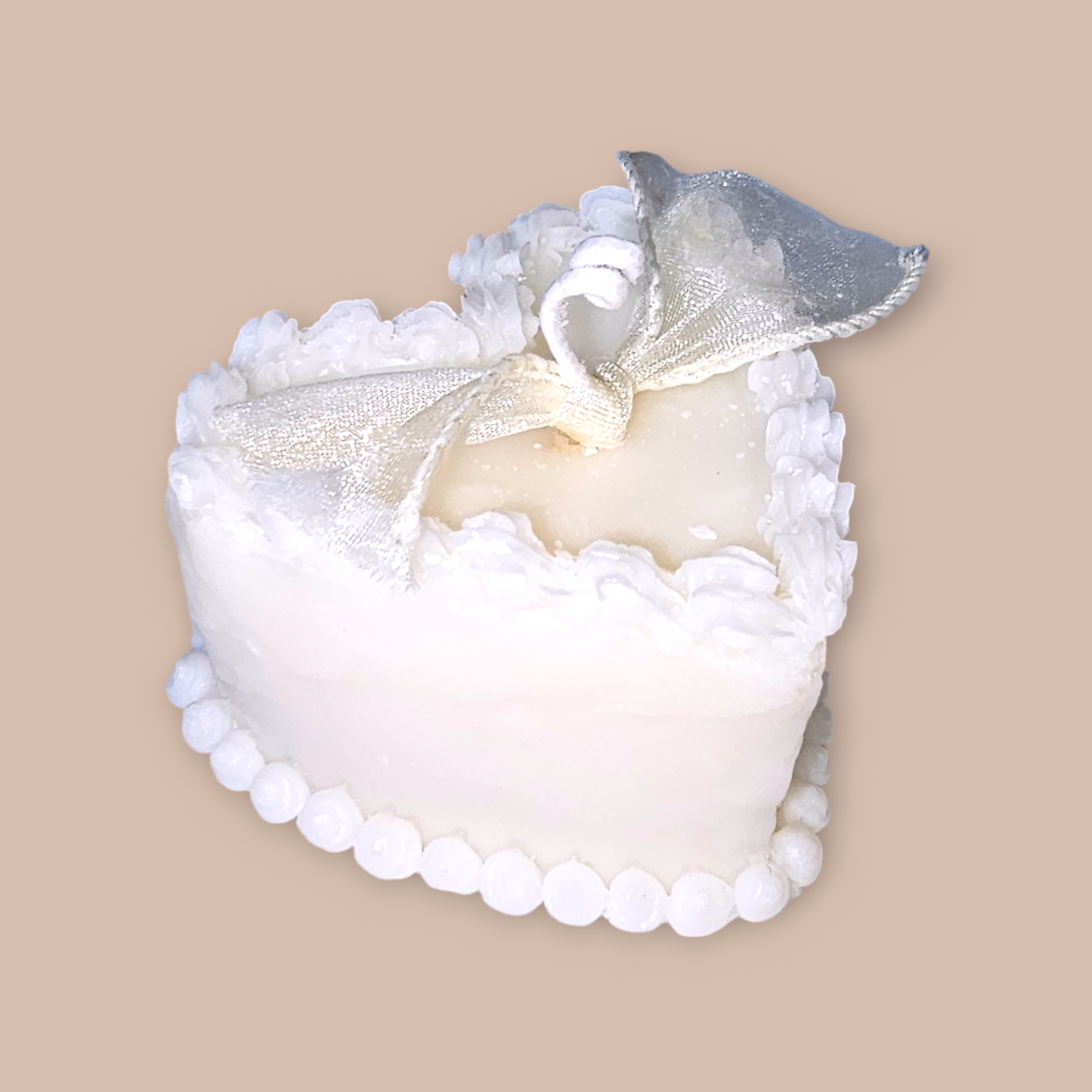 Buttercream Amour Candle front view – vintage heart cake candle in white.