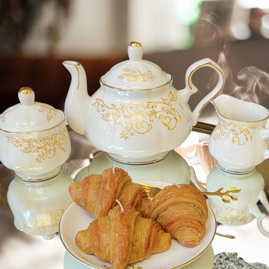Golden Butter Croissant Candle video – realistic French bakery candle for dopamine decor.